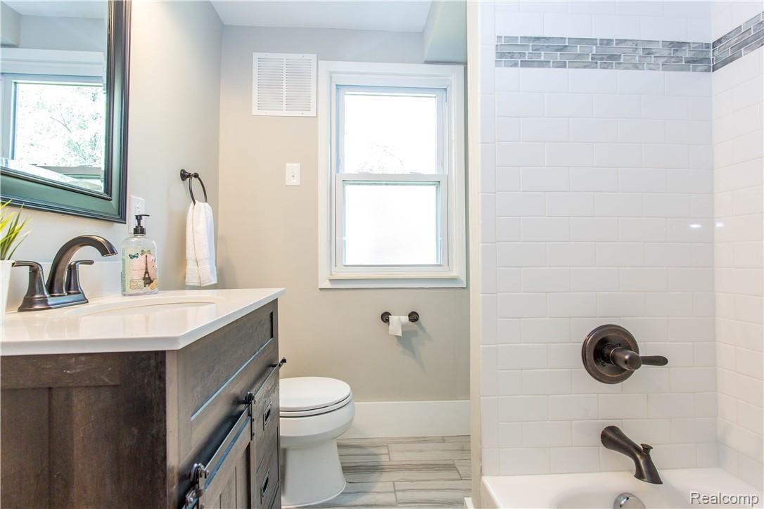 3408 Durham Road Royal Oak, MI 48073 - Photo 9 of 21 10.jpg
