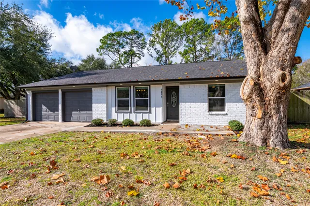 $285,000 | 3426 East Meadow Lane, Dickinson, TX 77539