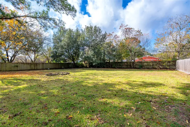 $285,000 | 3426 East Meadow Lane, Dickinson, TX 77539
