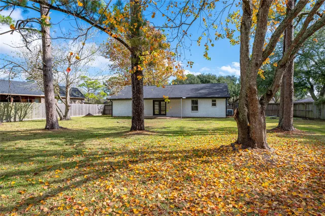 $285,000 | 3426 East Meadow Lane, Dickinson, TX 77539