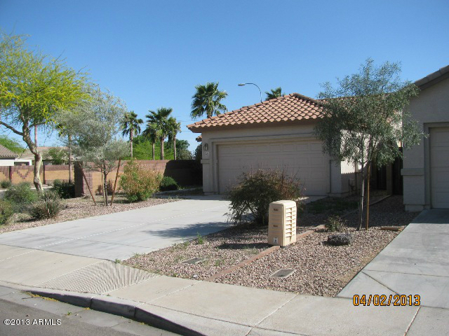 11201 West Almeria Road Avondale, AZ 85392 - Photo 3 of 40 IMG_2092