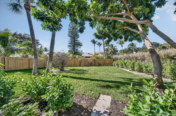 $2,695,000 | 37 East High Point Road, Stuart, FL 34996