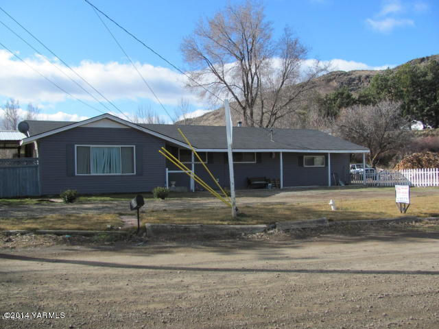 110 Klockhamer Road Naches, WA 98937 - Photo 1 of 3 a view of a house with a yard and large tree
