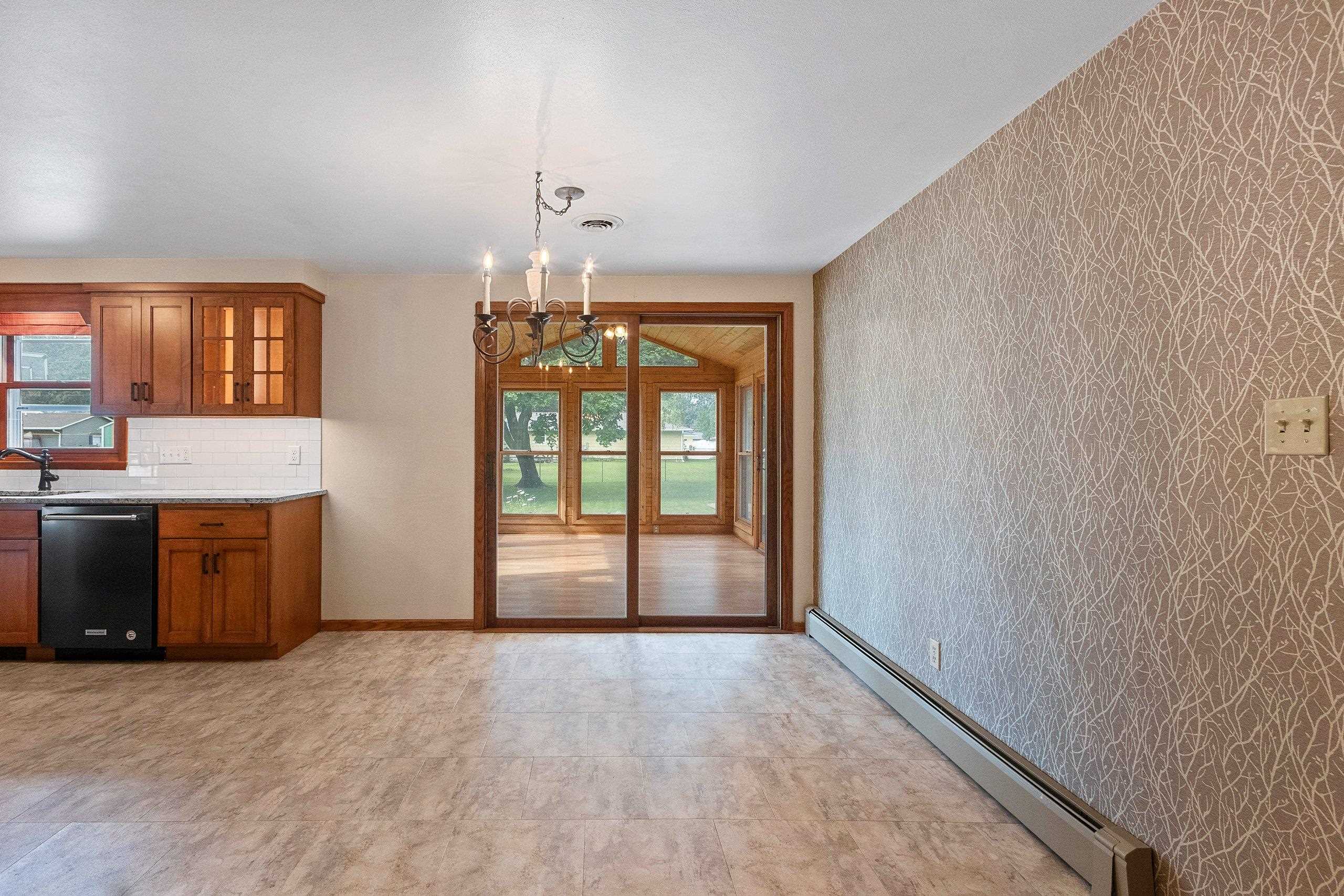 1203 Valleyview Road Green Bay, WI 54304 - Photo 12 of 81