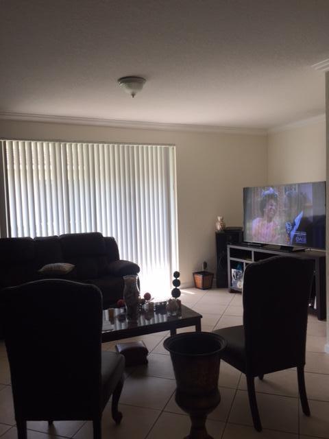 2042 Oakhurst Way Riviera Beach, FL 33404 - Photo 11 of 15 IMG_7694