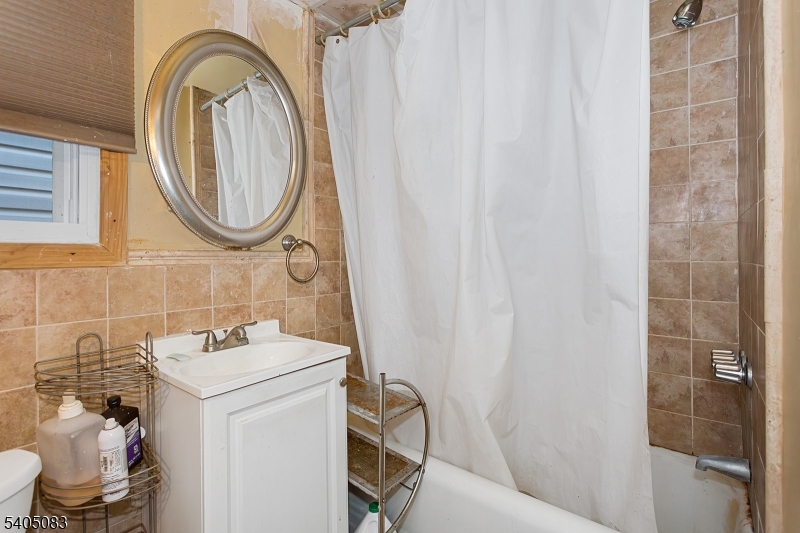 138 Nagle Street Paterson, NJ 07501 - Photo 11 of 35