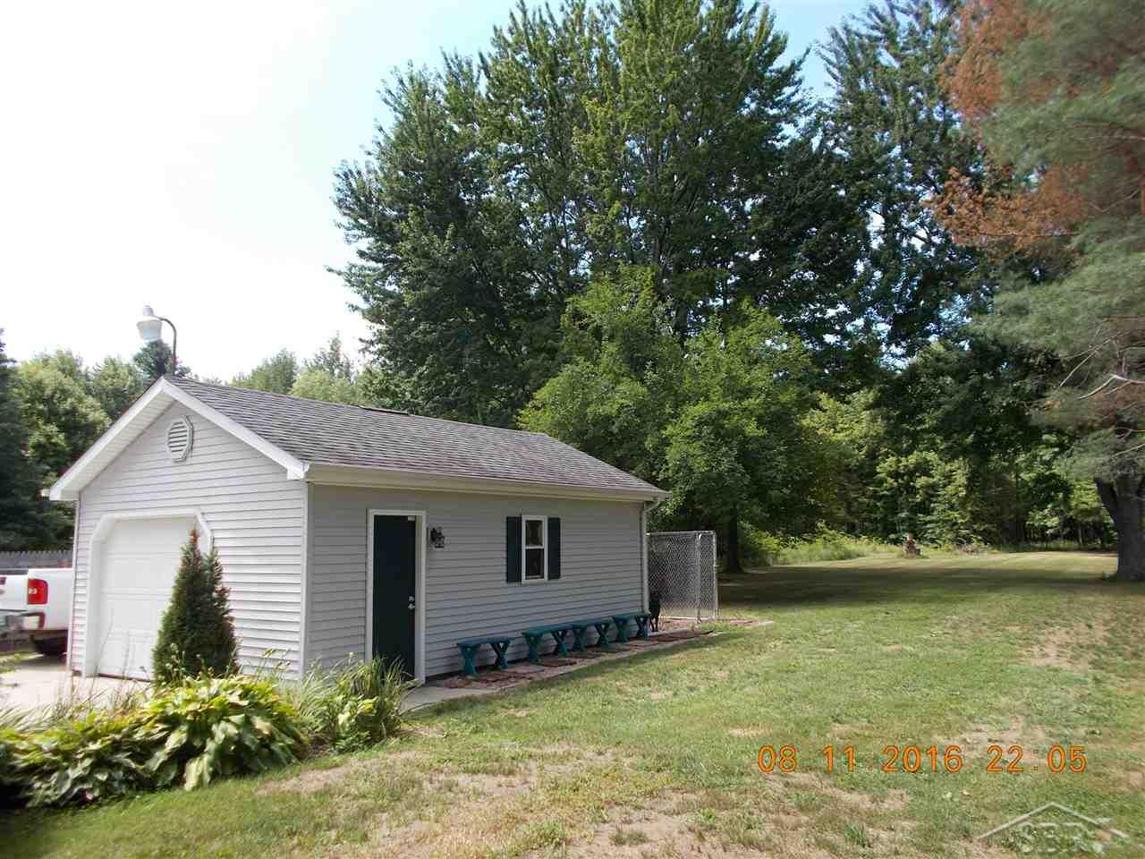 3566 South Graham Road Saginaw, MI 48609 - Photo 4 of 11 31300204-3.JPG