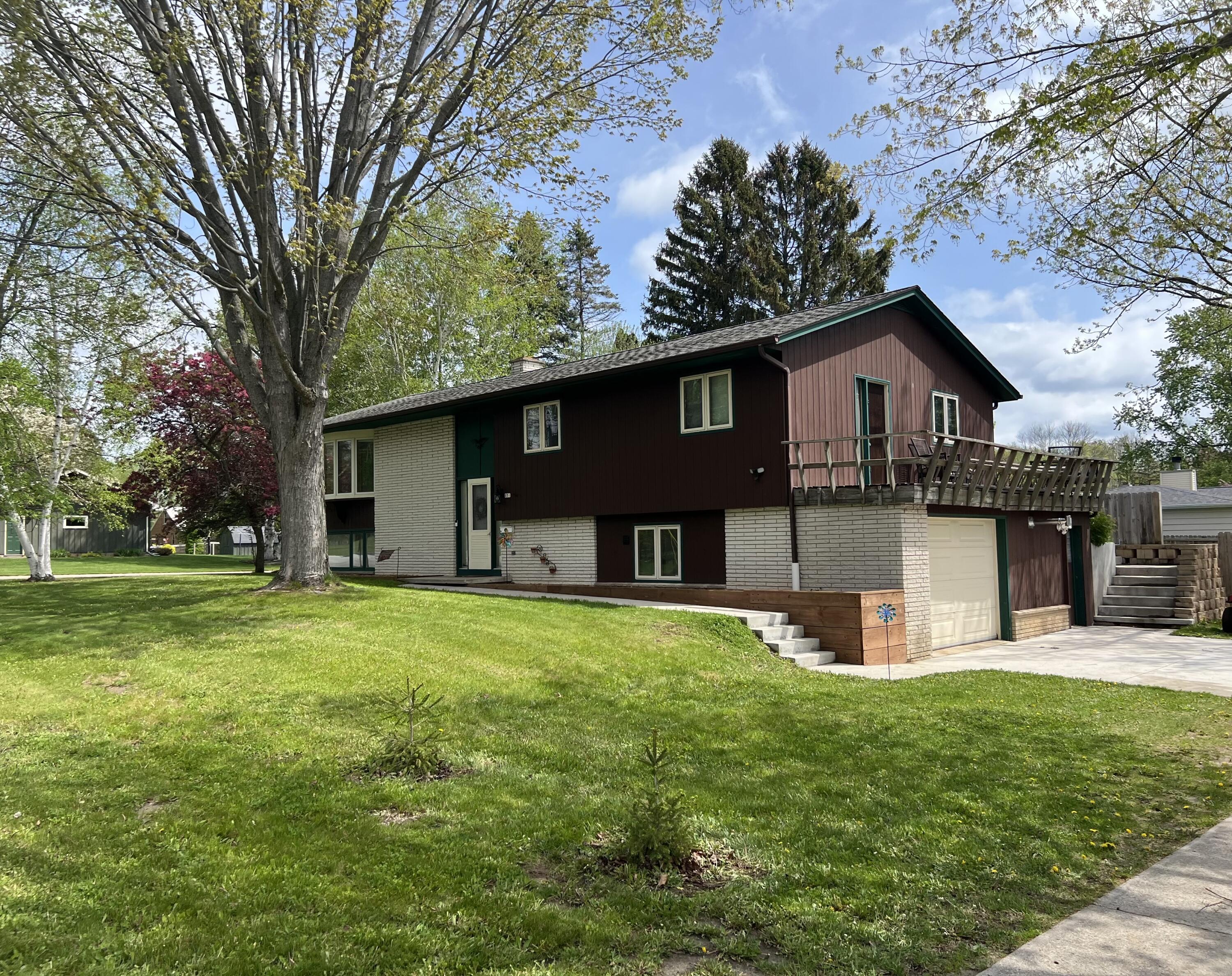 851 Linden Street Cleveland, WI 53015 - Photo 1 of 34 IMG_1498