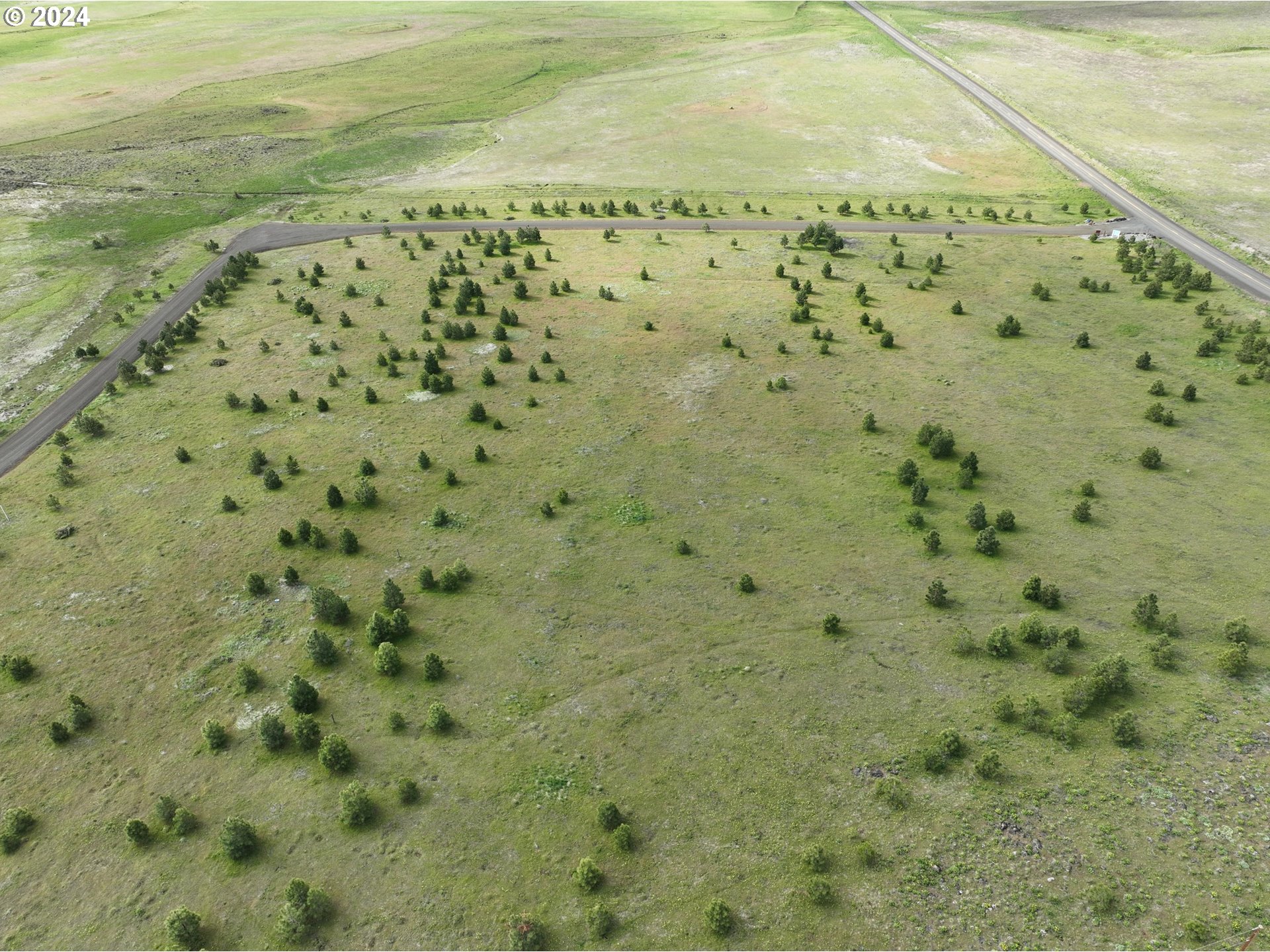 11 Wildhorse Ranch Road Goldendale, WA 98620 - Photo 10 of 17 a view of a pathway both side of yard with small space