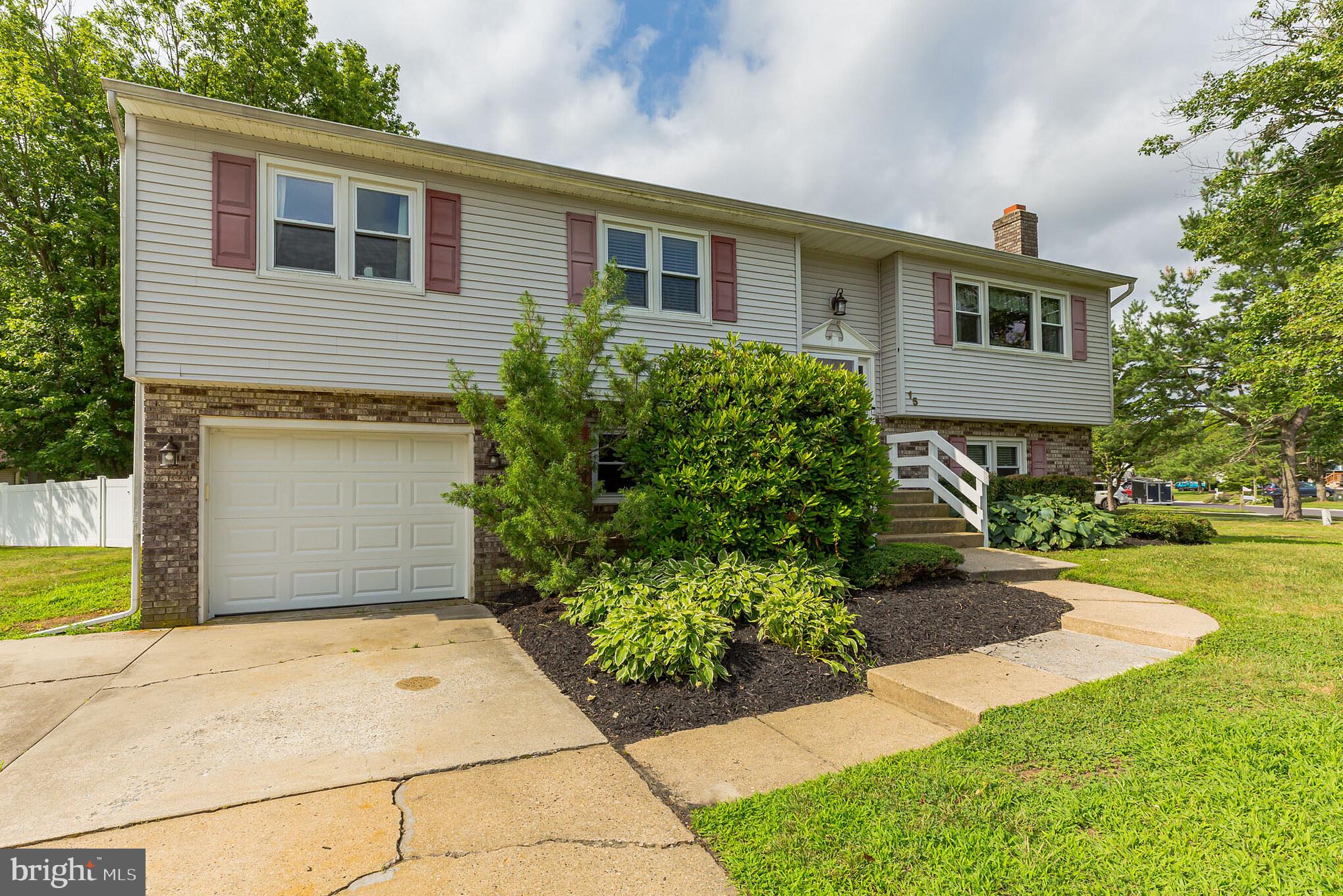 15 Hillcroft Road Berlin, NJ 08009 - Photo 2 of 35 Gallery Image 2
