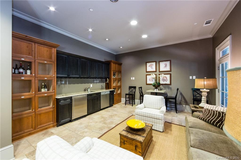 626 Queens Road, Unit 202 Charlotte, NC 28207 - Photo 4 of 30 Gallery Image 4