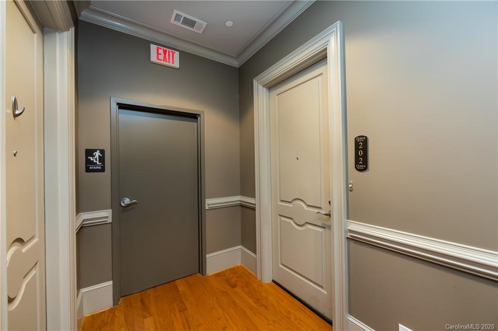 626 Queens Road, Unit 202 Charlotte, NC 28207 - Photo 5 of 30 Gallery Image 5