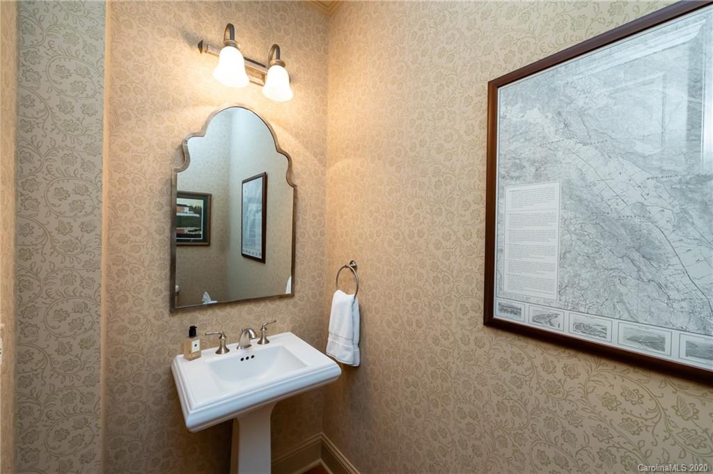 626 Queens Road, Unit 202 Charlotte, NC 28207 - Photo 7 of 30 Gallery Image 7