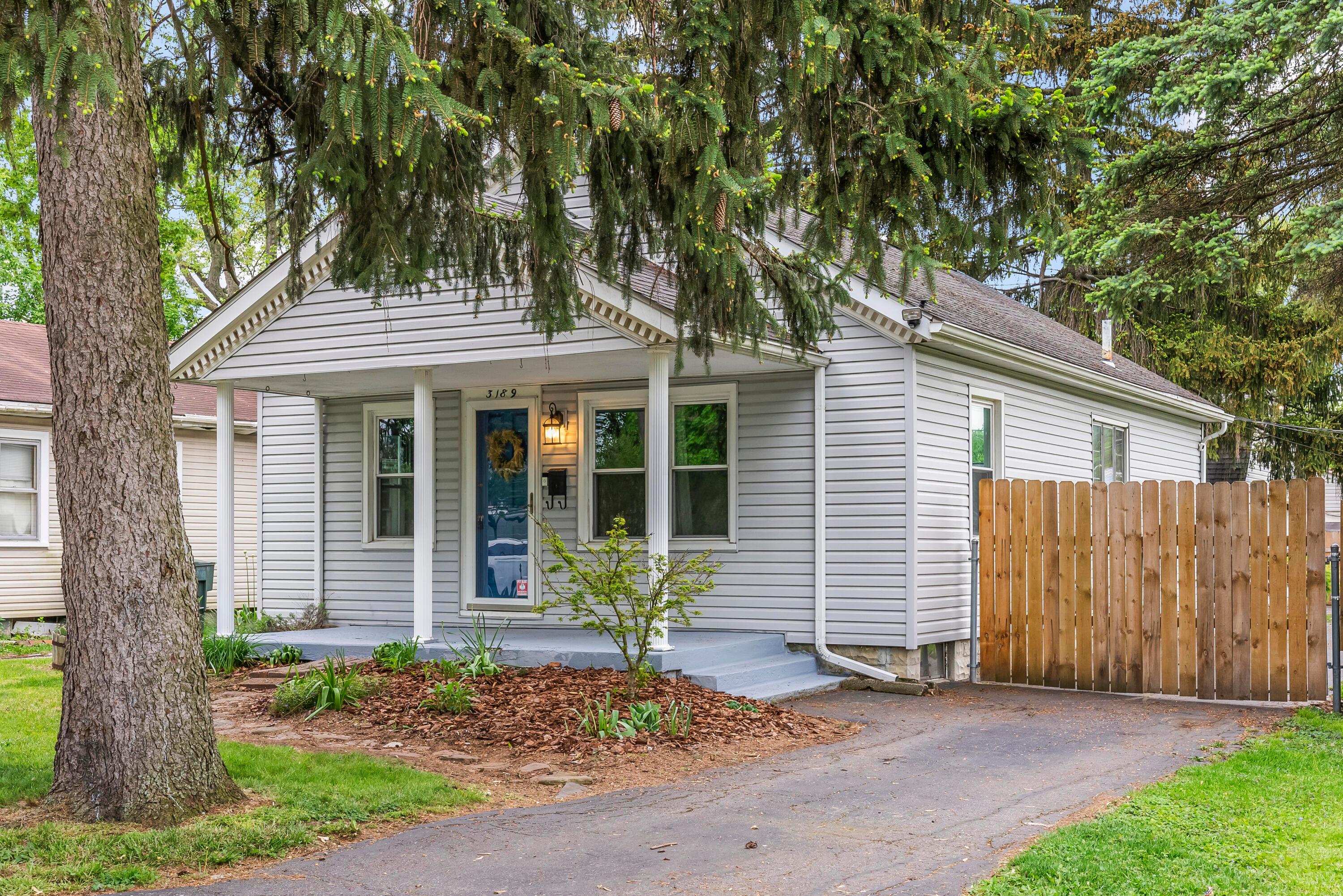 3189 McGuffey Road Columbus, OH 43224 - Photo 6 of 40 DSC00819