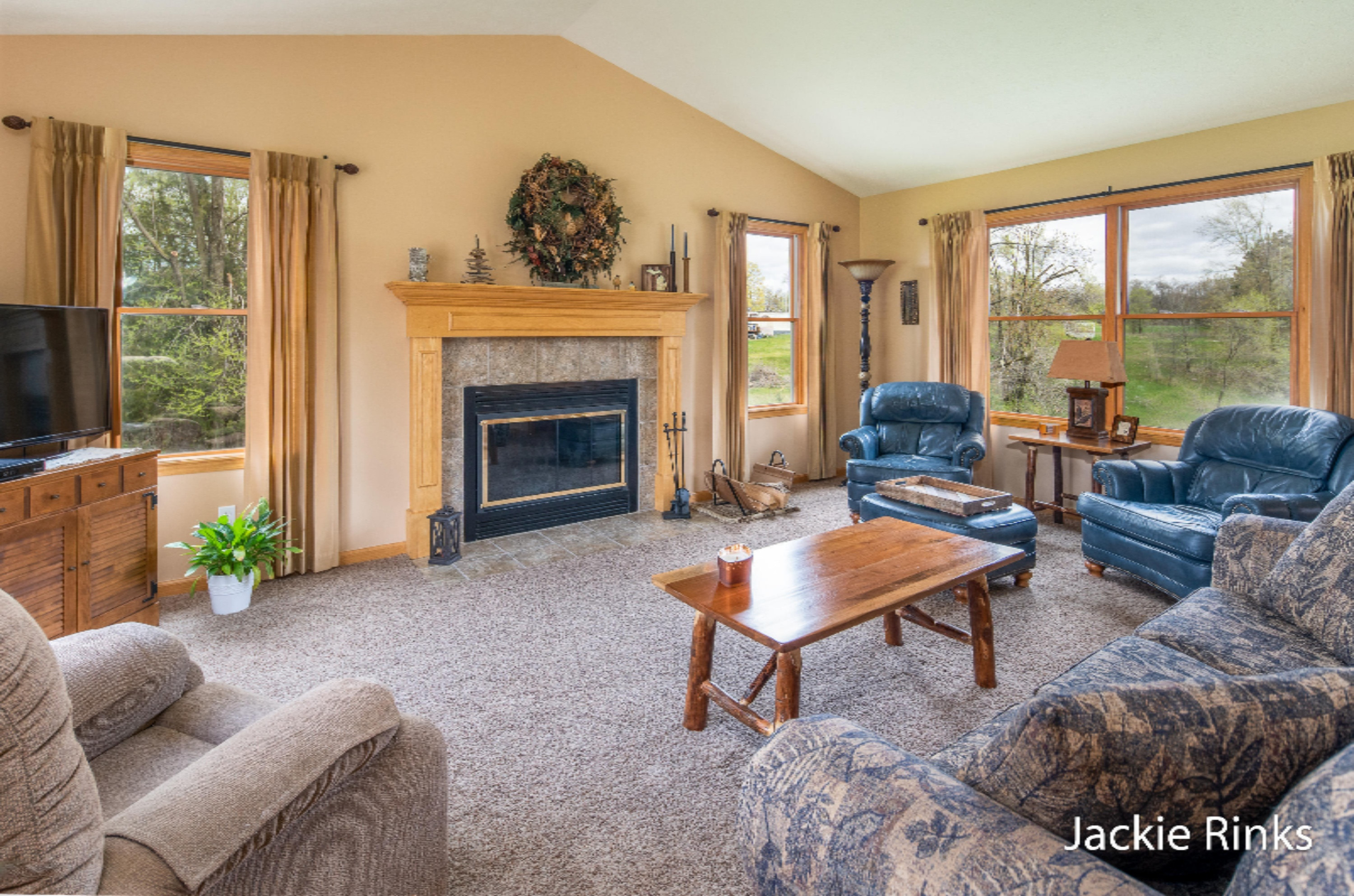 5798 Whites Bridge Road Belding, MI 48809 - Photo 4 of 28 Whites Bridge Living Room