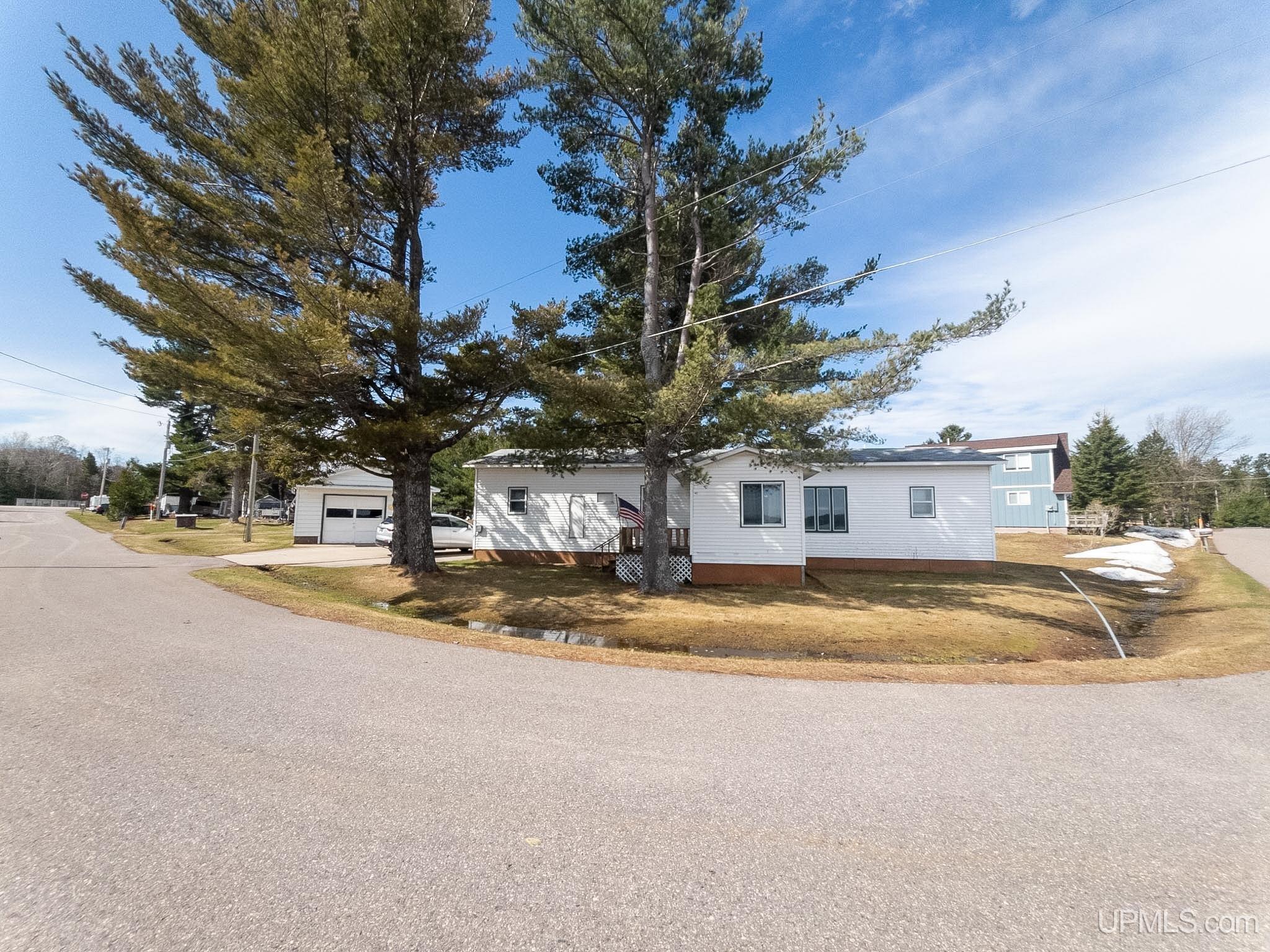 N7799 Bayberry Road Munising, MI 49862 - Photo 3 of 31