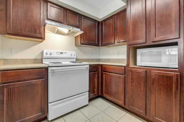 $165,000 | 2801 Chancellorsville Drive, Unit 928, Tallahassee, FL 32312