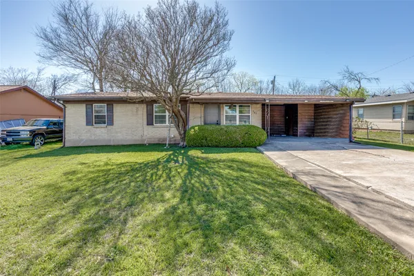 $199,900 | 707 Debus Drive, Taylor, TX 76574