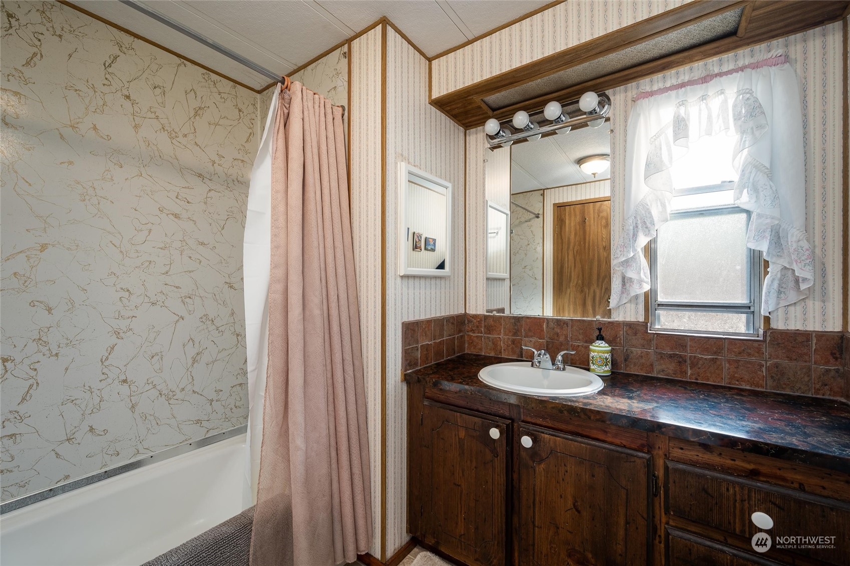 17014 Glacier Rim Drive Deming, WA 98244 - Photo 16 of 37