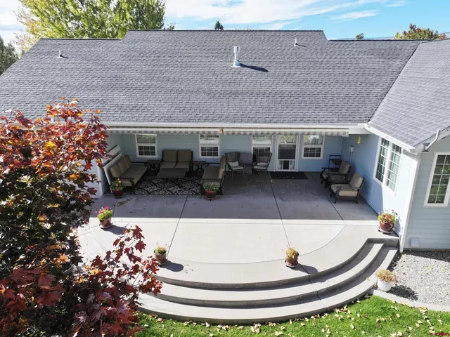 a view of a house with entertaining space