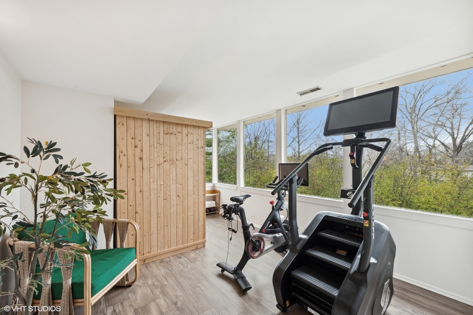 688 East Old Elm Road Lake Forest, IL 60045 - Photo 31 of 40 a view of a room with gym equipment