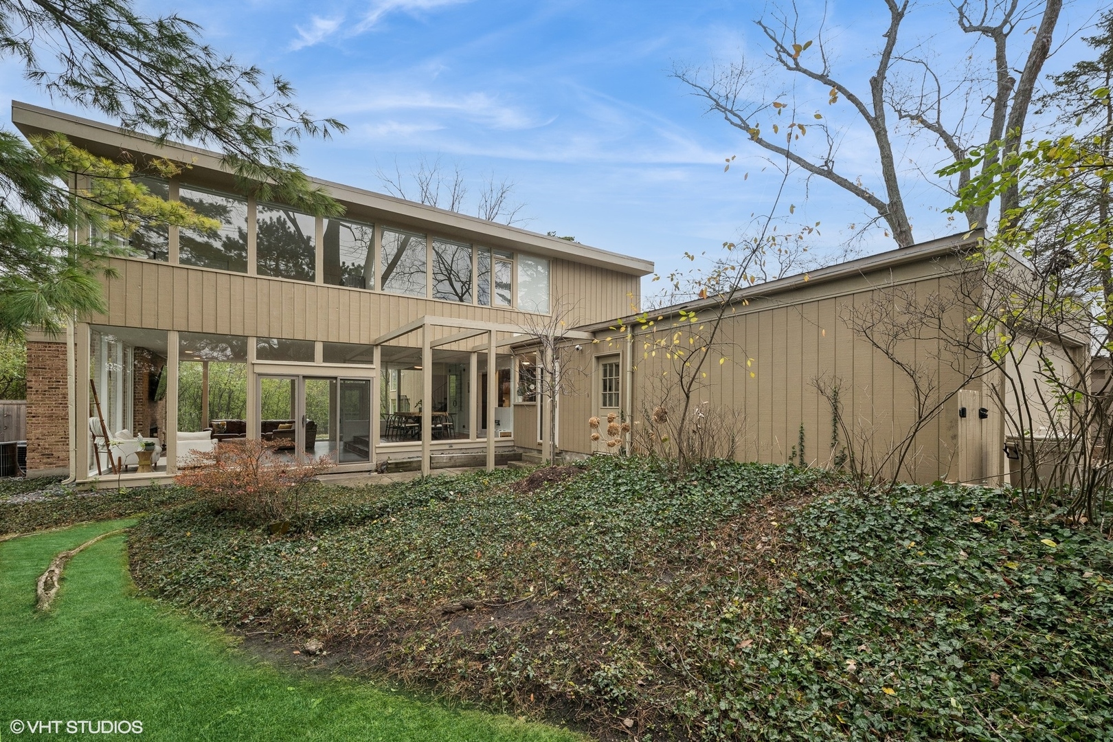 688 East Old Elm Road Lake Forest, IL 60045 - Photo 37 of 40 a front view of a house with garden