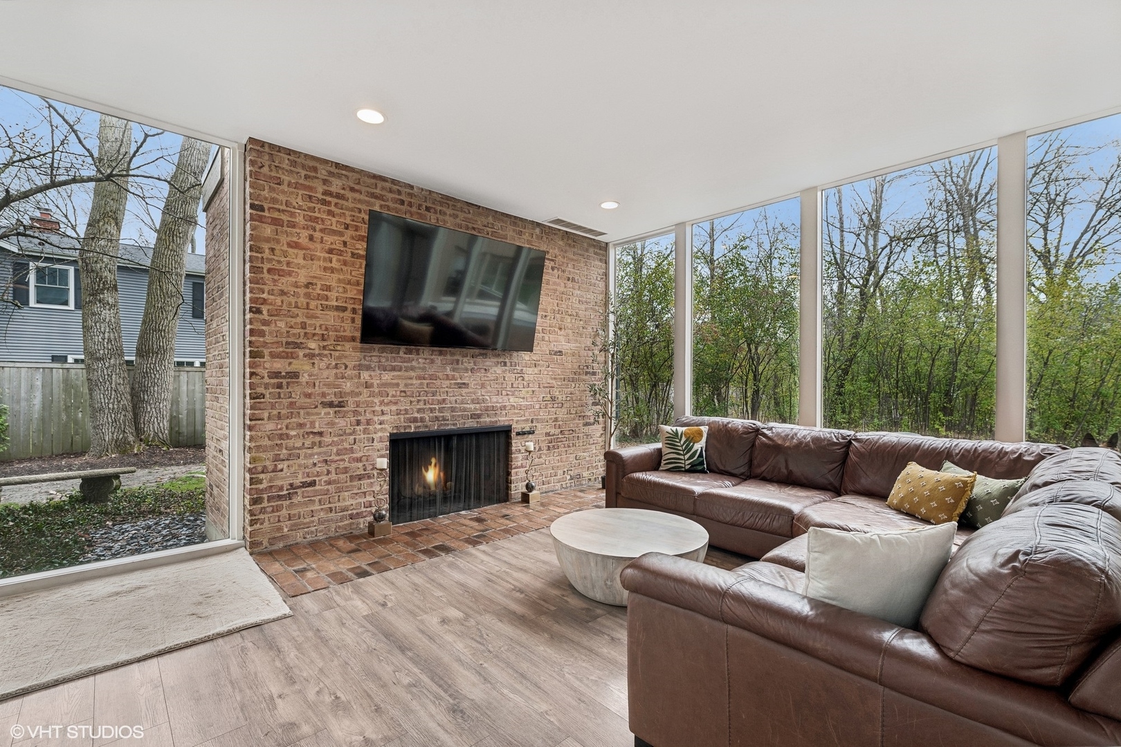 688 East Old Elm Road Lake Forest, IL 60045 - Photo 5 of 40 a living room with furniture and a fireplace