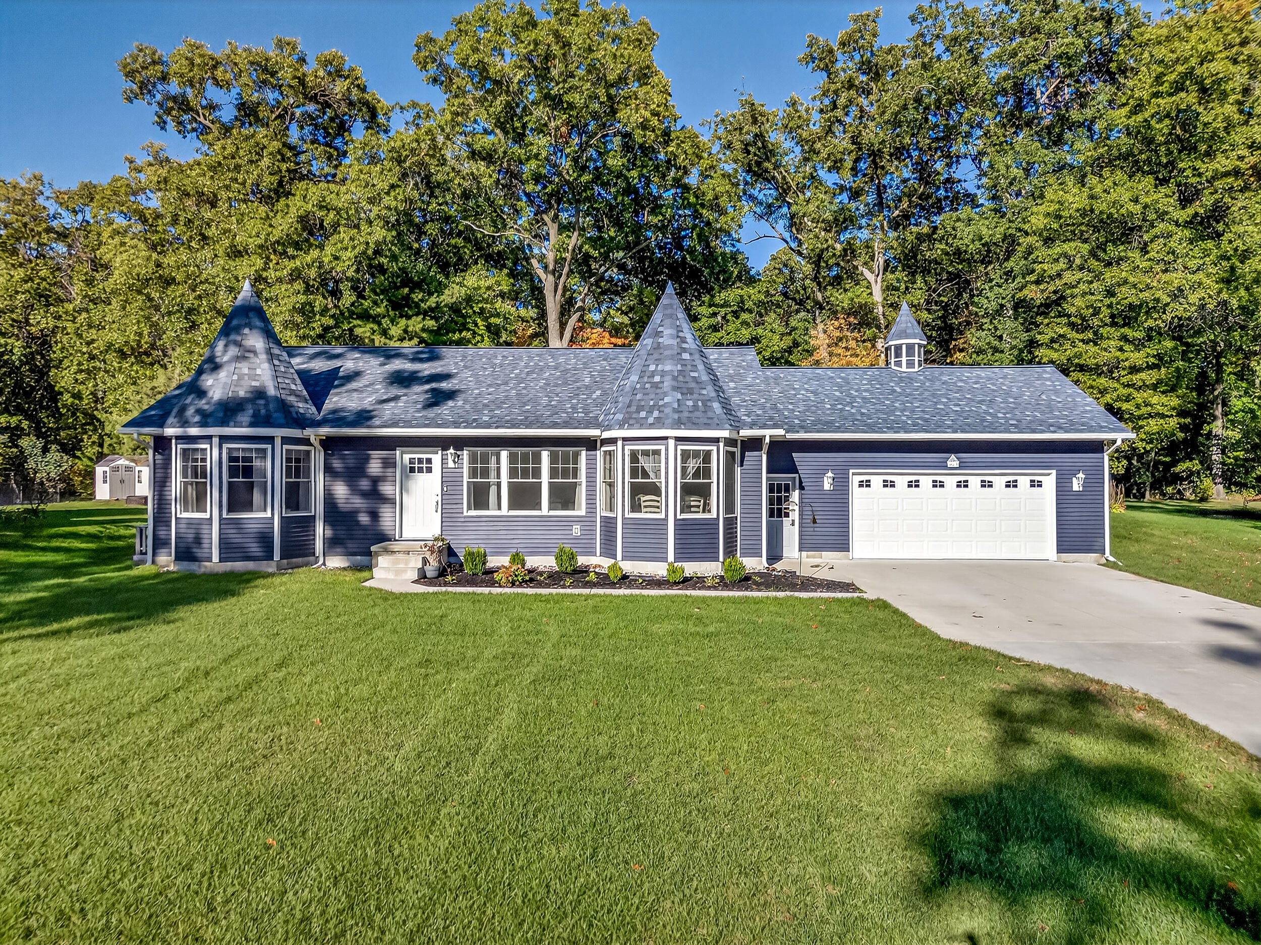 464 Grover Road Muskegon, MI 49442 - Photo 1 of 37 'The Castle House'