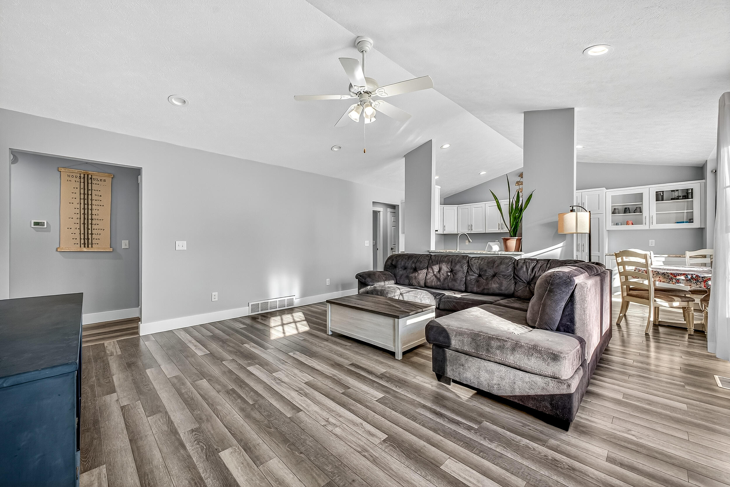 464 Grover Road Muskegon, MI 49442 - Photo 15 of 37 Living Room