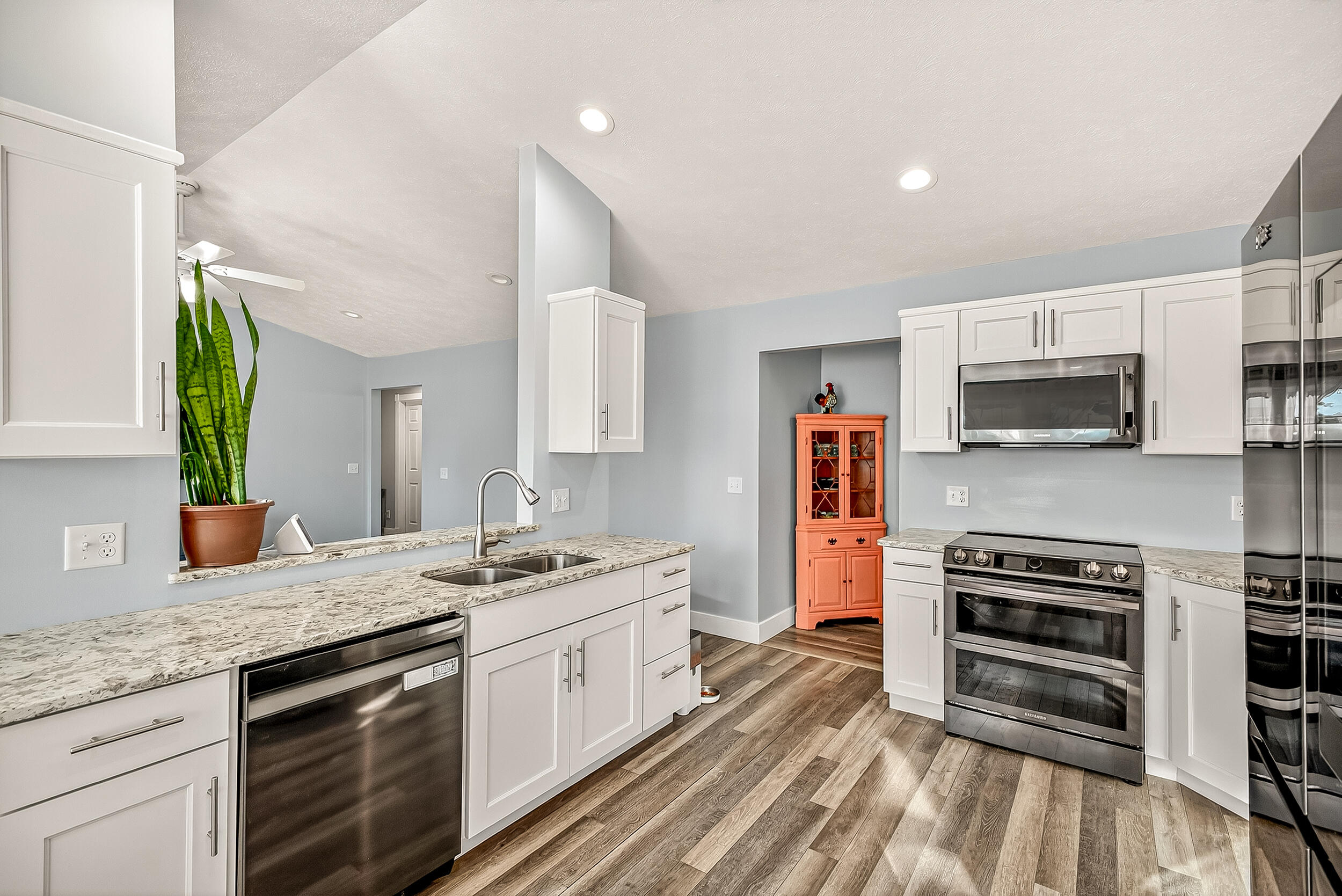 464 Grover Road Muskegon, MI 49442 - Photo 10 of 37 Kitchen/Dining Room