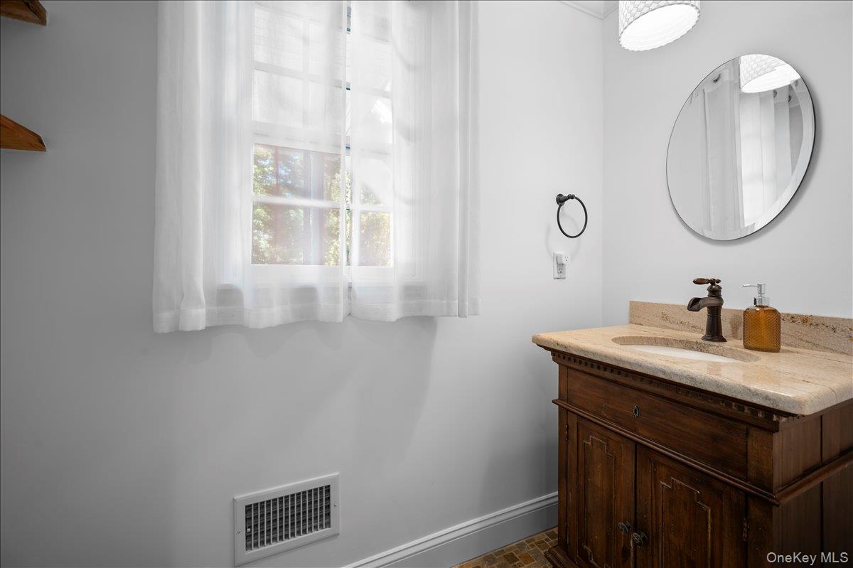 80 Maple Avenue Rye, NY 10580 - Photo 13 of 37 Powder Room