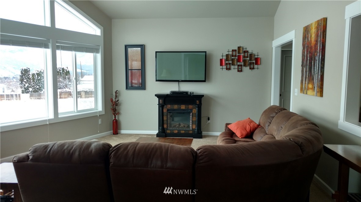 123 Summer Breeze Road Manson, WA 98831 - Photo 5 of 10 Gallery Image 5