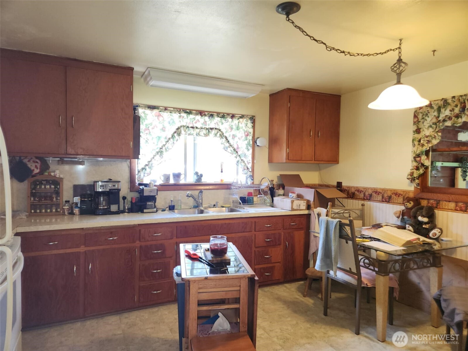 160 Gharet Road Randle, WA 98377 - Photo 12 of 26 a kitchen with a table and chairs in it