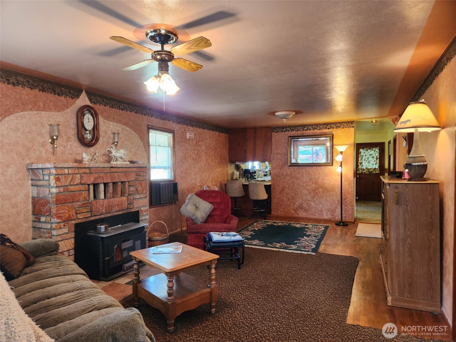 160 Gharet Road Randle, WA 98377 - Photo 3 of 26 a living room with furniture and kitchen view