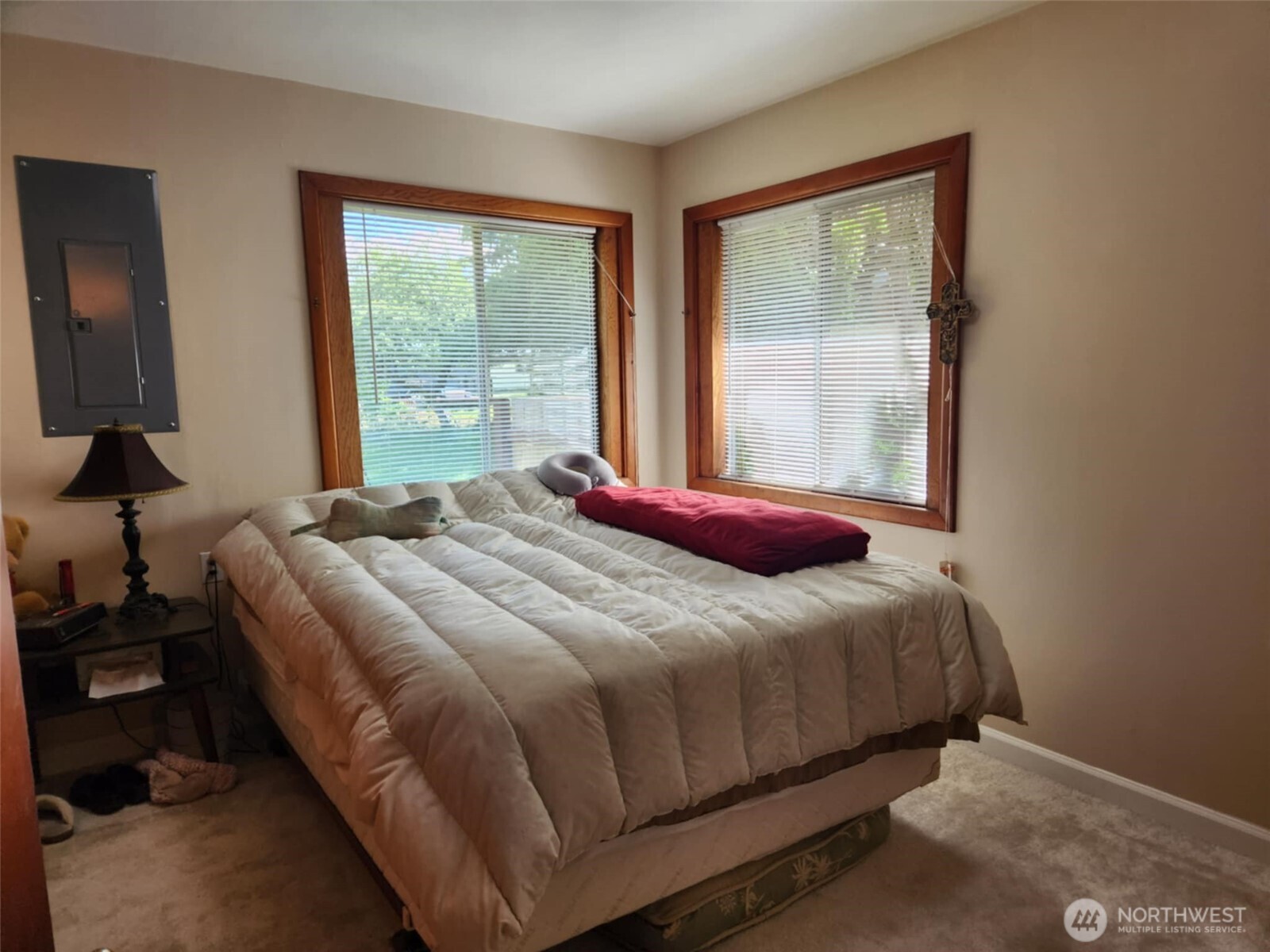 160 Gharet Road Randle, WA 98377 - Photo 7 of 26 a bedroom with a bed and a window