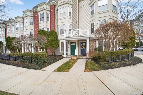 $645,000 | 3 Harbor Pointe Drive, Haverstraw, NY 10927