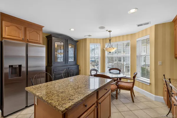 $645,000 | 3 Harbor Pointe Drive, Haverstraw, NY 10927