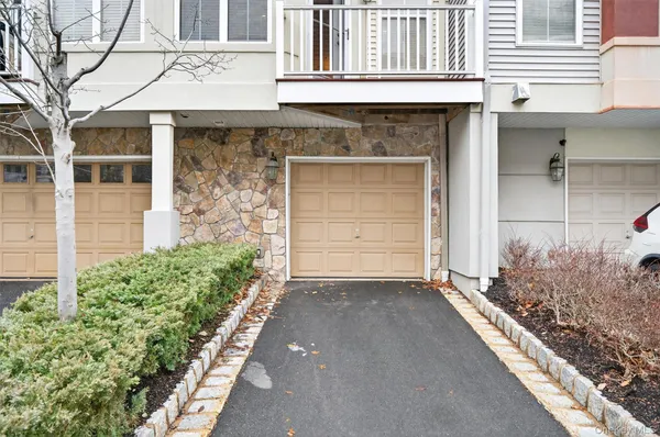 $645,000 | 3 Harbor Pointe Drive, Haverstraw, NY 10927