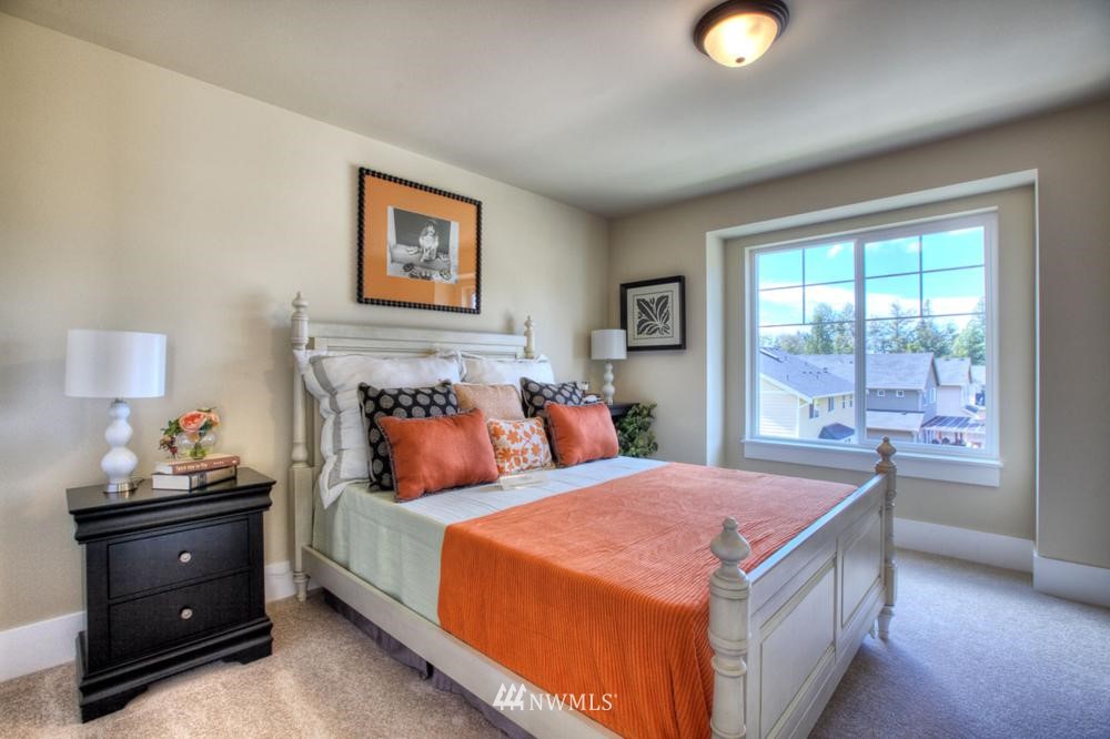 557 Orcas Avenue Northeast Renton, WA 98059 - Photo 3 of 12