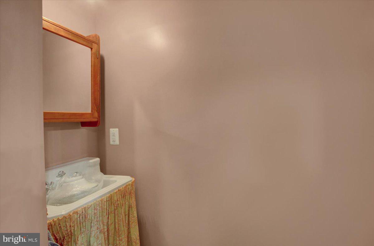 12458 Monterey Lane Blue Ridge Summit, PA 17214 - Photo 31 of 92 Powder Room