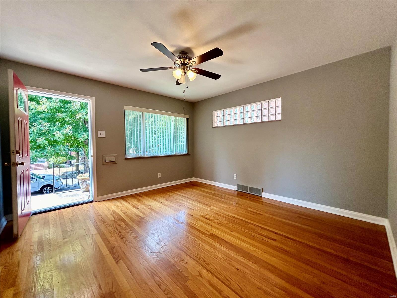 1026 Commodore Drive St. Louis, MO 63117 - Photo 4 of 13