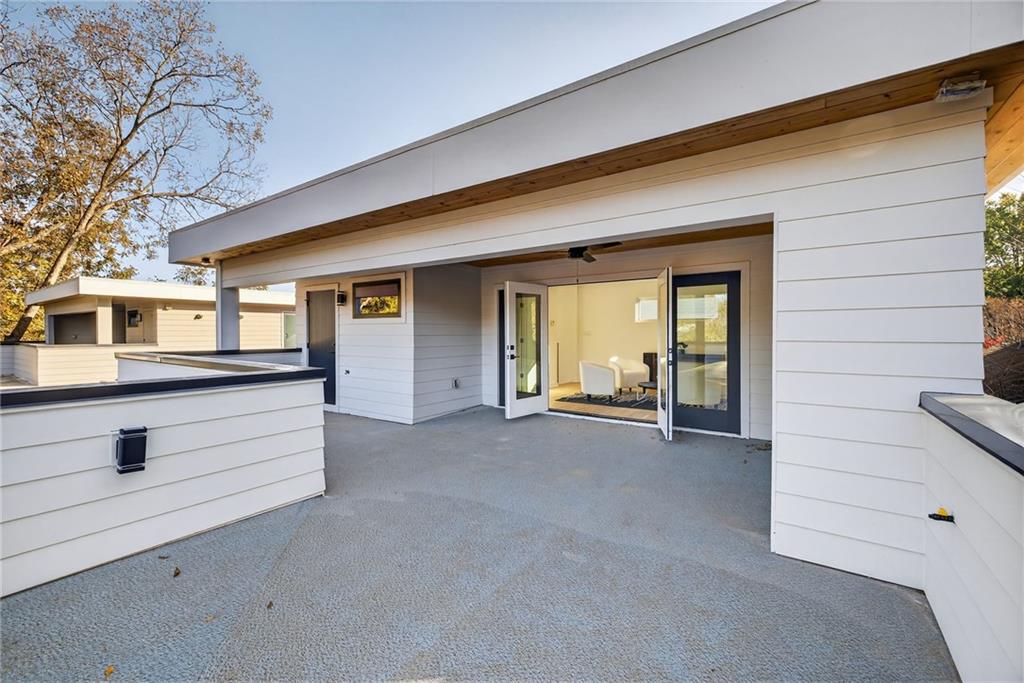 163 Walthall Street Southeast, Unit B Atlanta, GA 30316 - Photo 26 of 37 front view of a house with a street