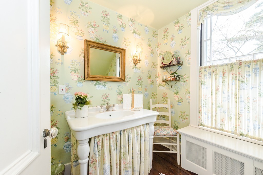 41 Hart Street Beverly, MA 01915 - Photo 13 of 30