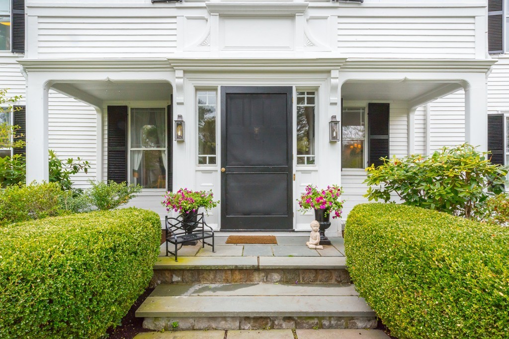 41 Hart Street Beverly, MA 01915 - Photo 3 of 30