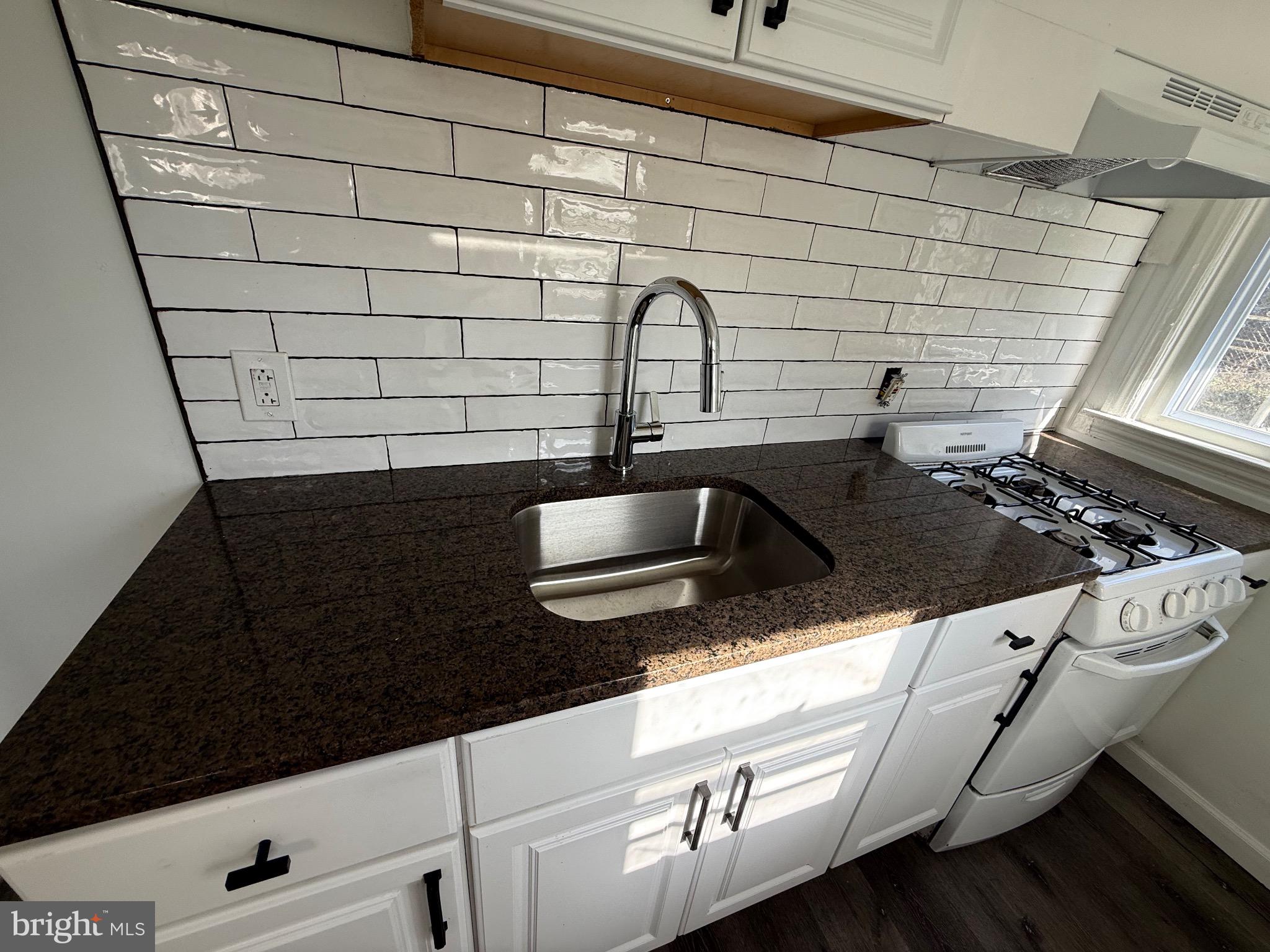 41 North Keystone Avenue Upper Darby, PA 19082 - Photo 4 of 15 a close view of sink and washing machine