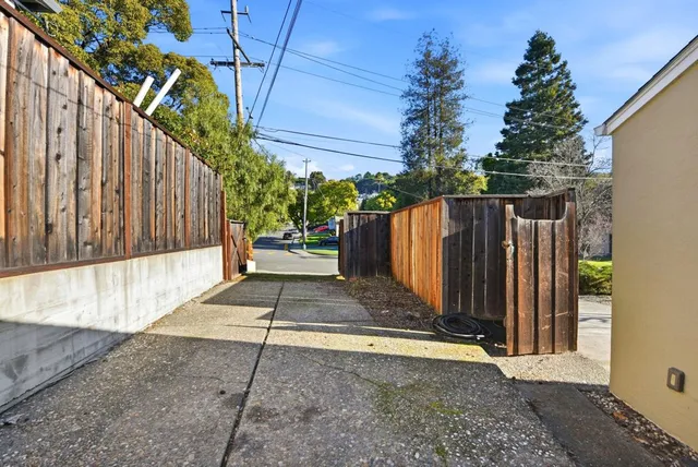 $899,950 | 16251-16251 Carolyn Street, Castro Valley, CA 94578