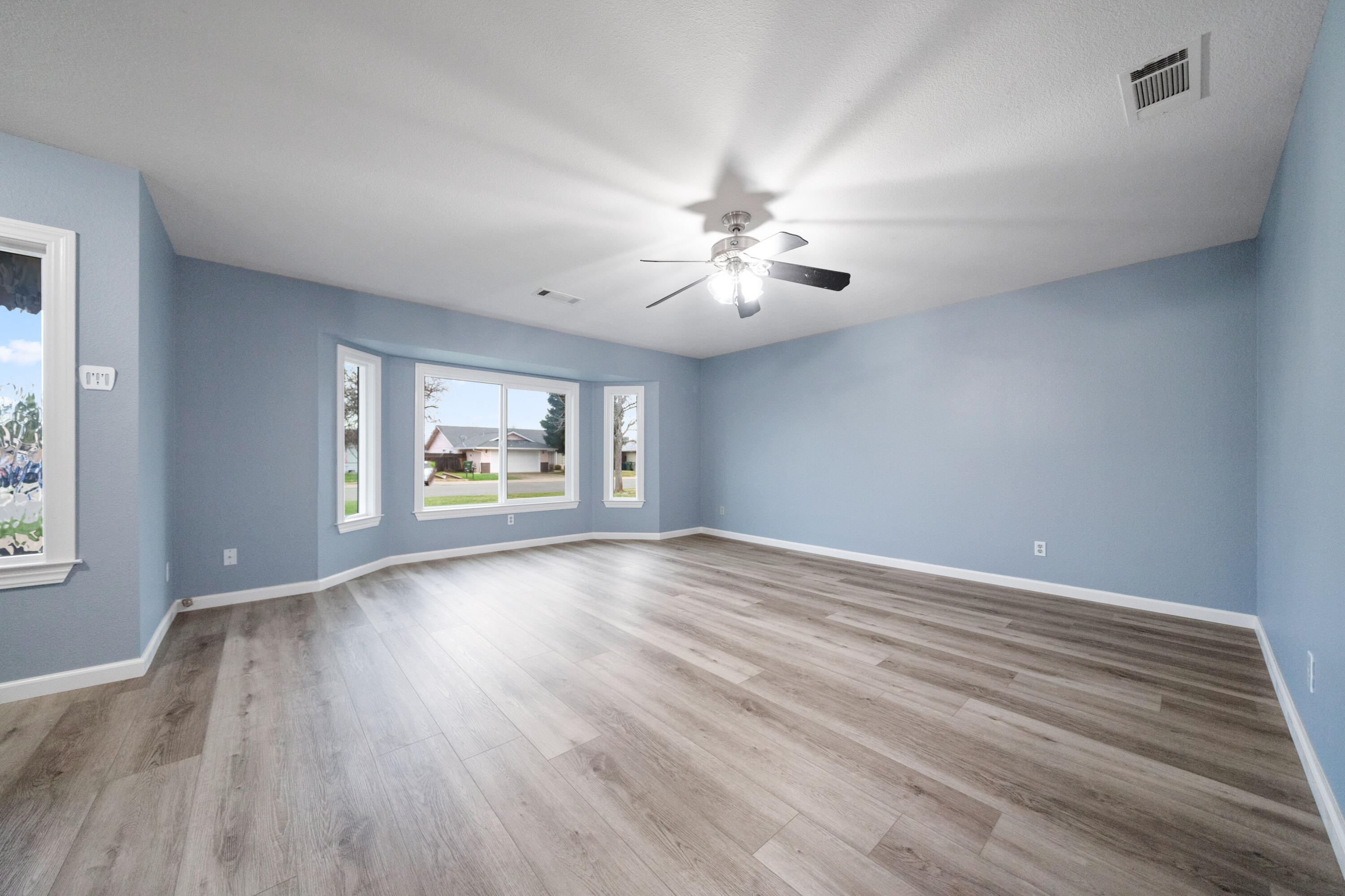 3636 Capricorn Way Redding, CA 96002 - Photo 4 of 24 IMG-05