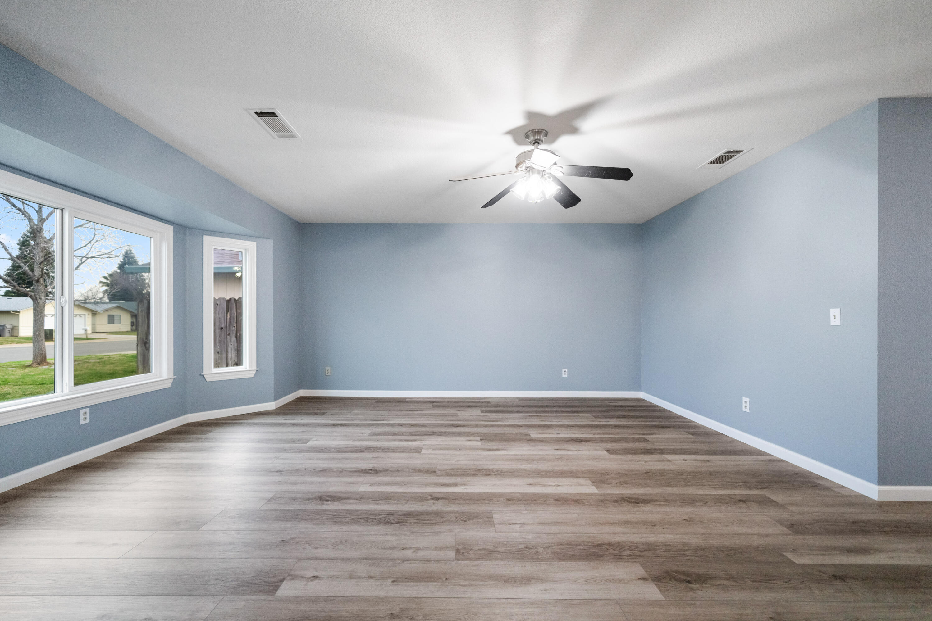 3636 Capricorn Way Redding, CA 96002 - Photo 5 of 24 IMG-06