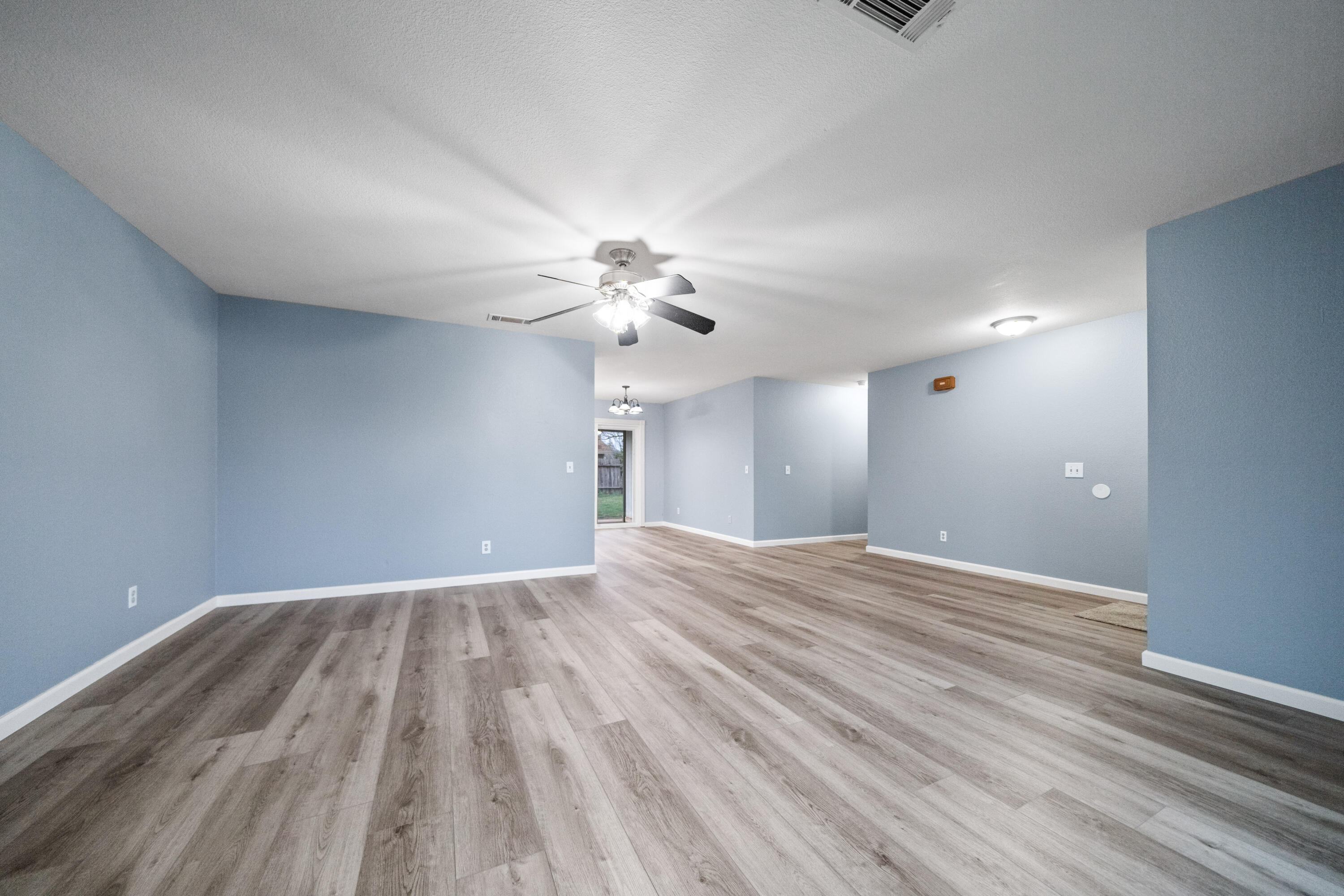 3636 Capricorn Way Redding, CA 96002 - Photo 6 of 24 IMG-07