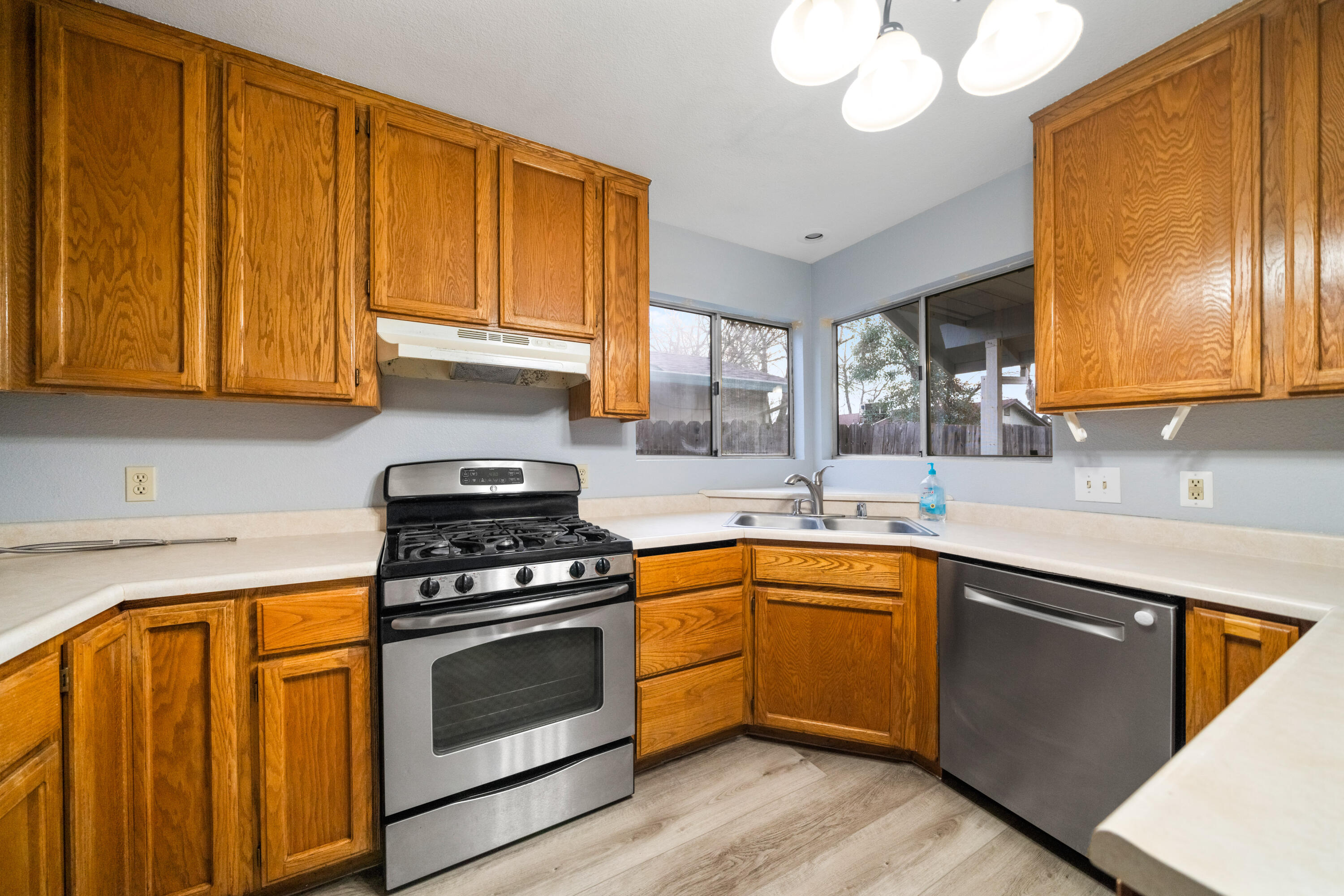 3636 Capricorn Way Redding, CA 96002 - Photo 10 of 24 IMG-11